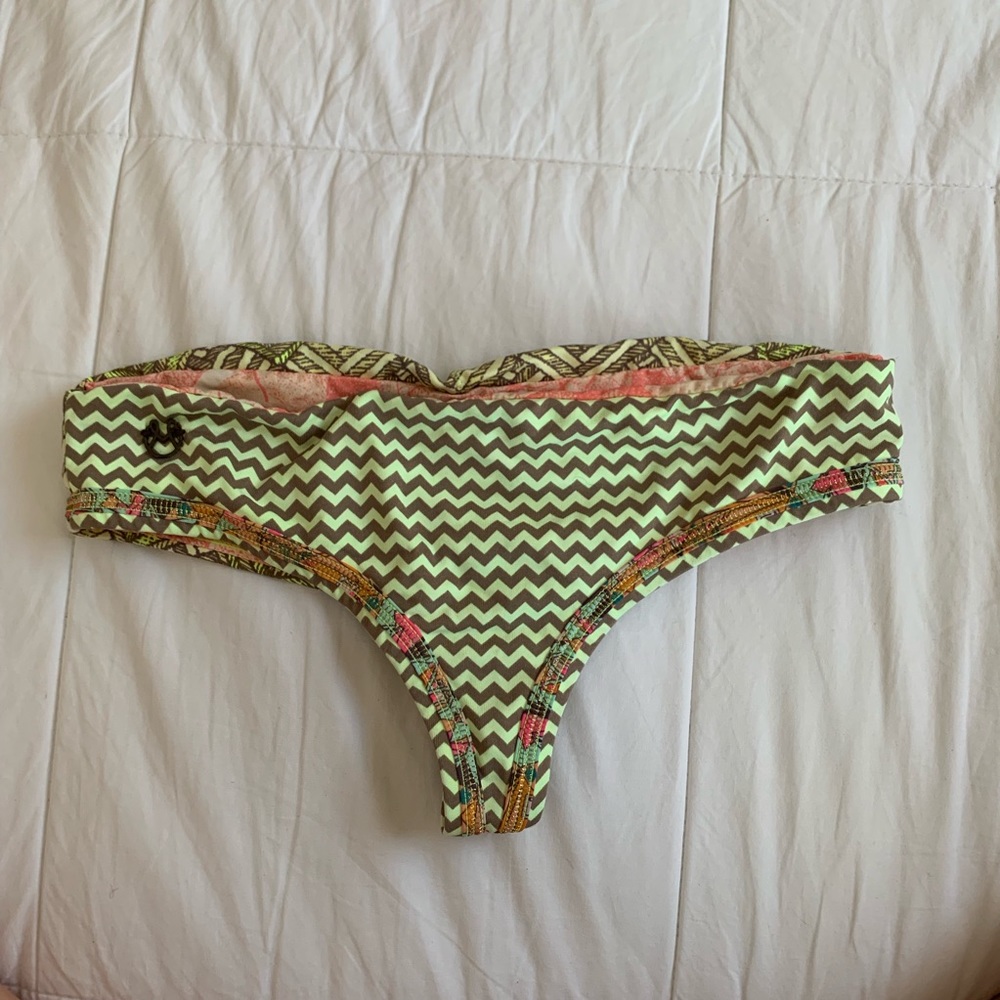Cheeky bikini bottoms